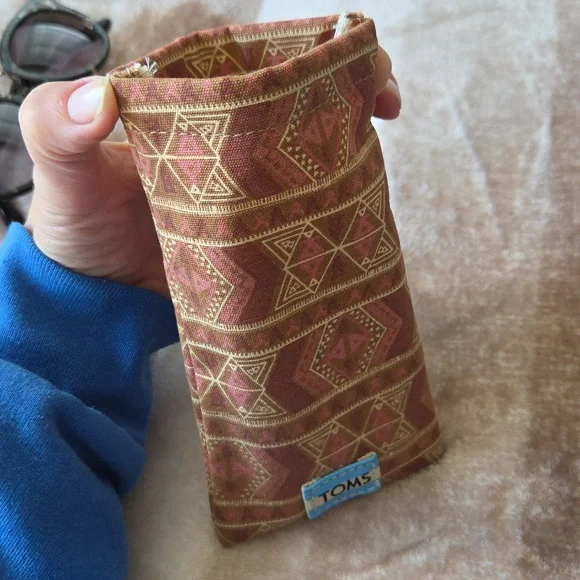 TOMS Yvette Sunglasses - Picture 9 of 10